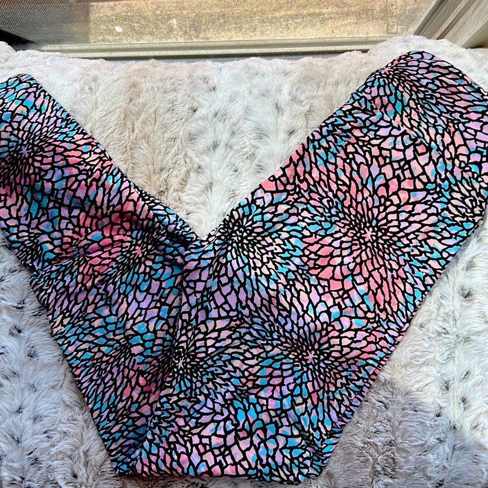 LuLaRoe Black/Pastel Floral Leggings